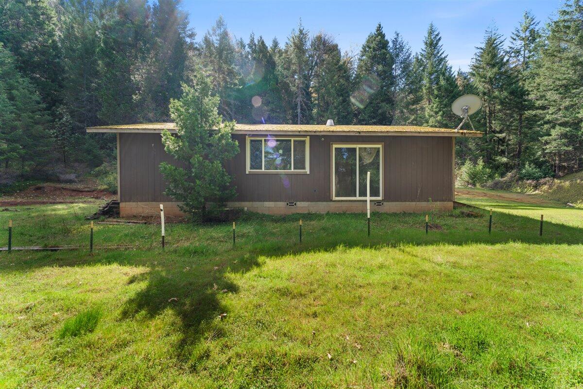 2787 Davis Creek Road Selma, OR 97538 - Photo 3 of 22 a front view of house with yard and green space