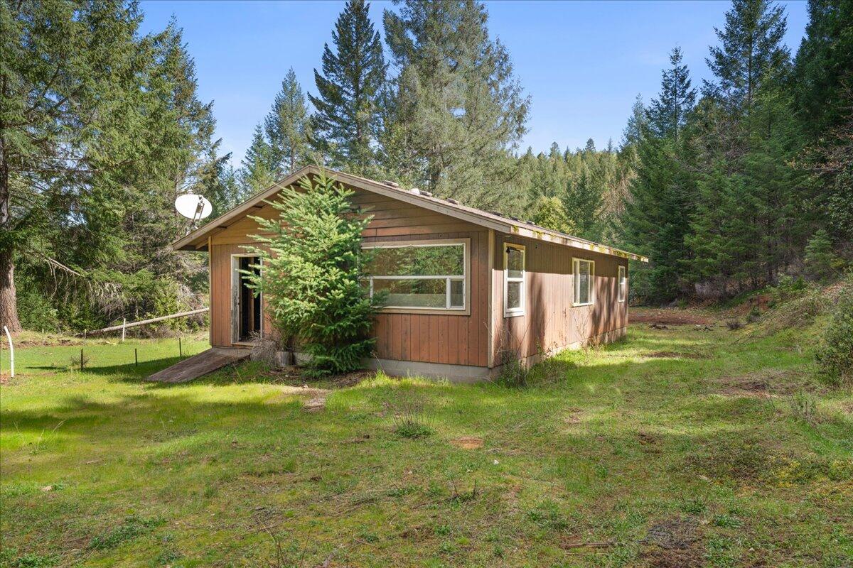 2787 Davis Creek Road Selma, OR 97538 - Photo 5 of 22 a view of a house with a yard