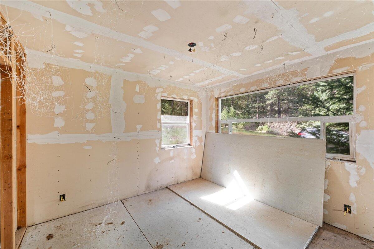 2787 Davis Creek Road Selma, OR 97538 - Photo 9 of 22 a view of empty room with wooden floor and fan