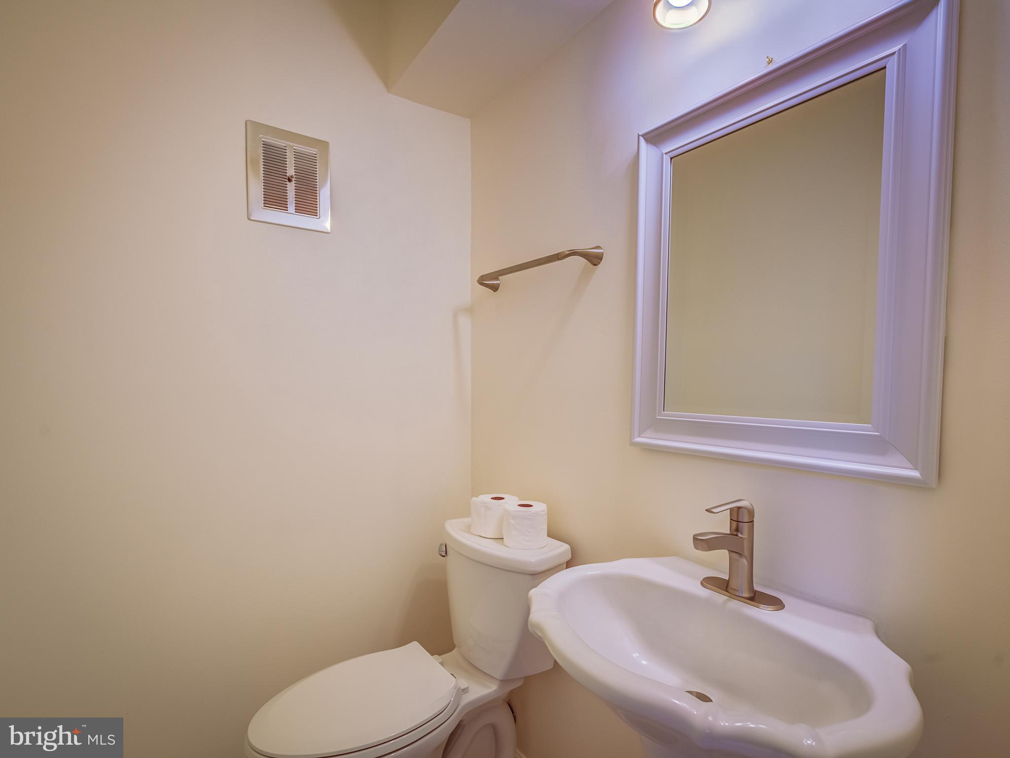 5951 Queenston Street Springfield, VA 22152 - Photo 14 of 30 Powder Room
