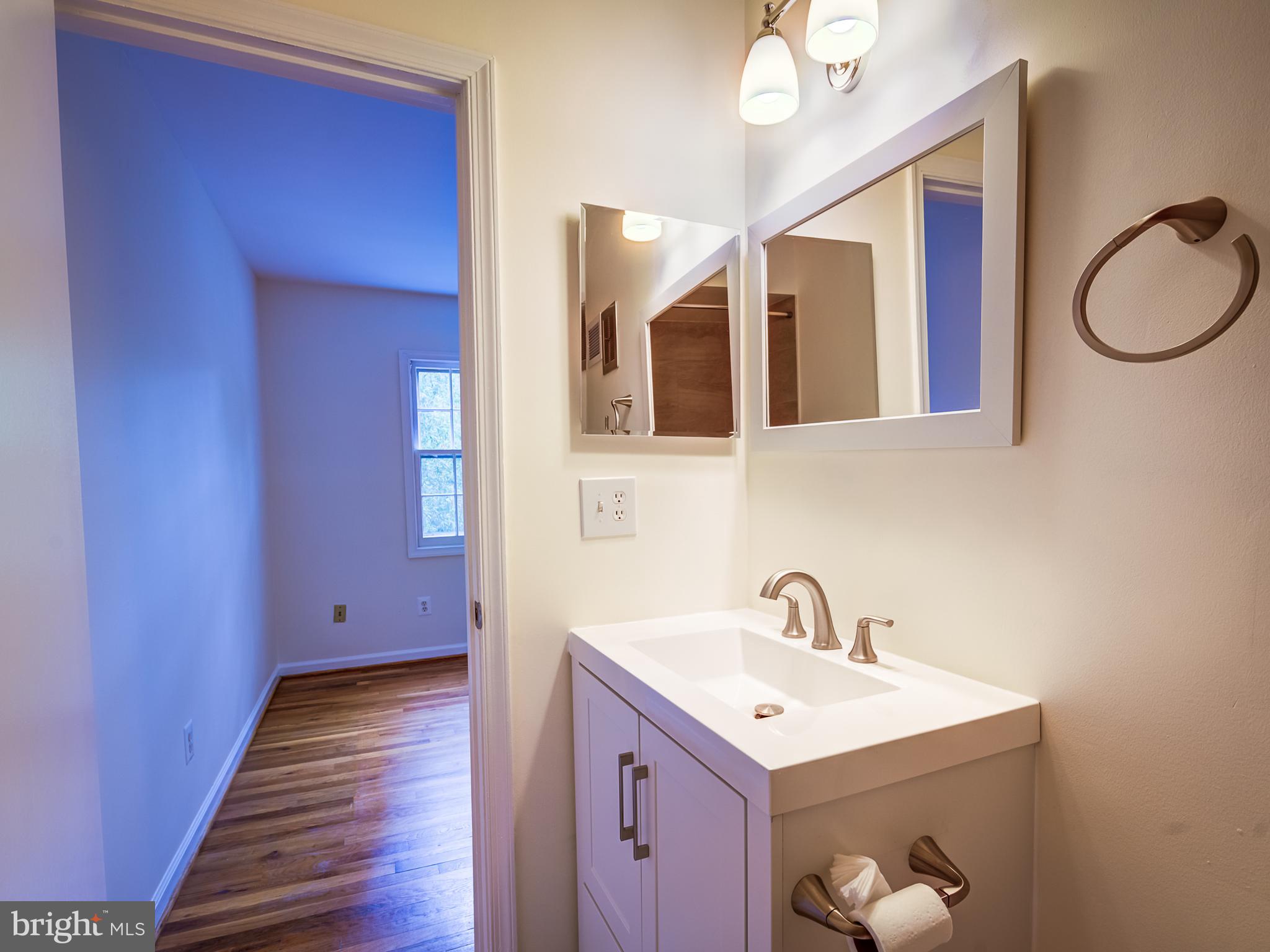 5951 Queenston Street Springfield, VA 22152 - Photo 16 of 30 Master Bath