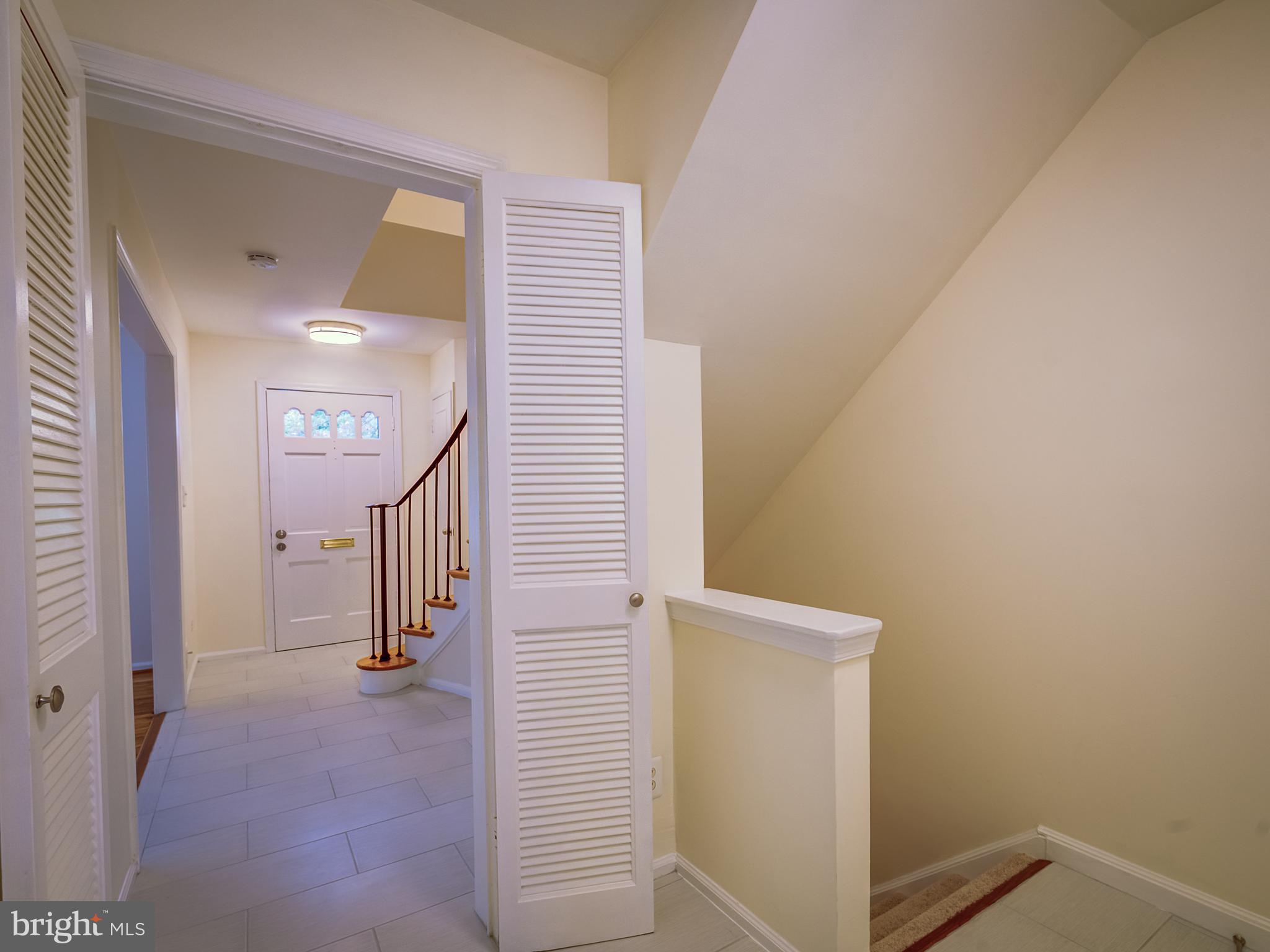 5951 Queenston Street Springfield, VA 22152 - Photo 6 of 30 Hallway -Main Level