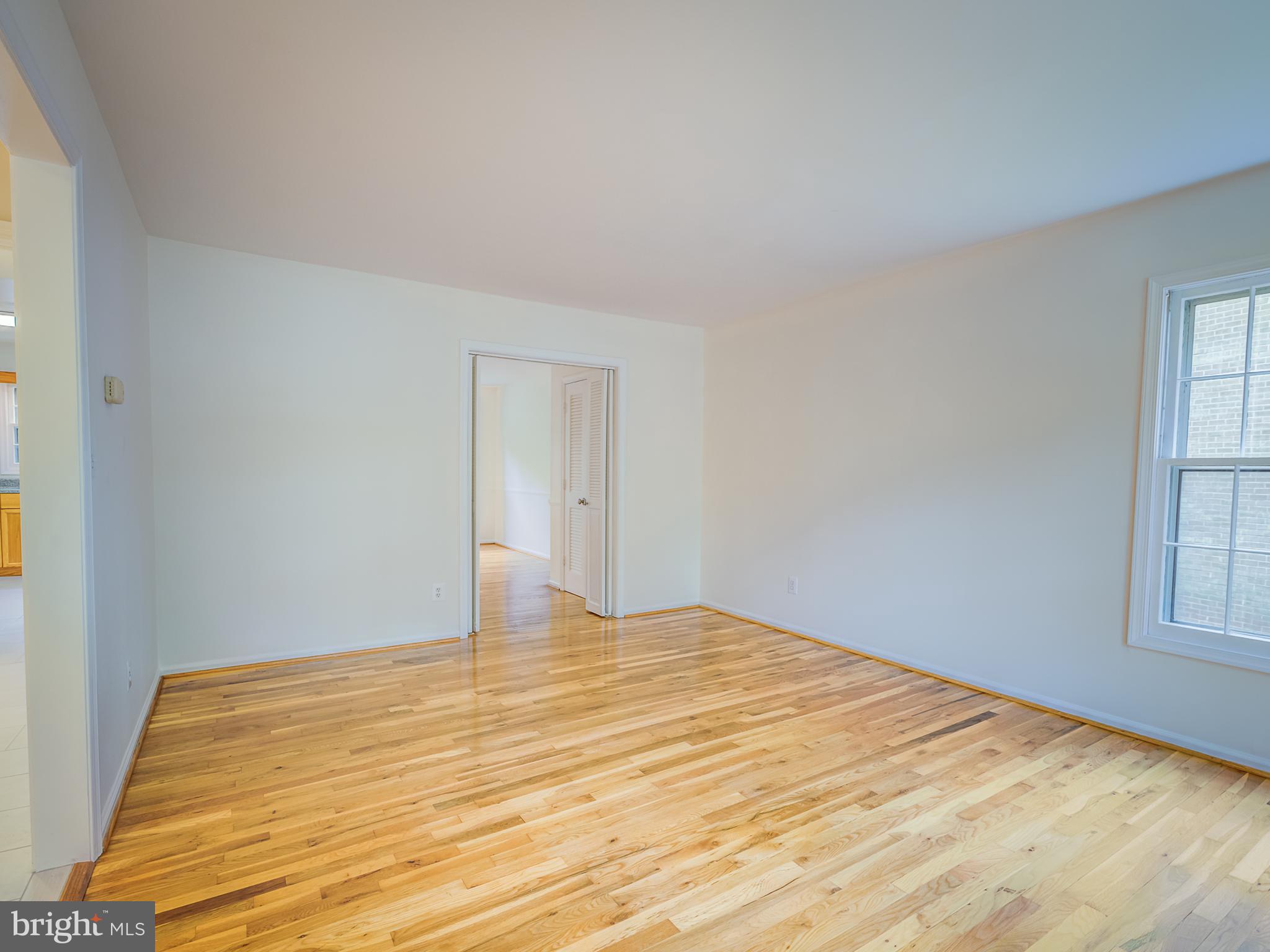 5951 Queenston Street Springfield, VA 22152 - Photo 8 of 30 Living Room