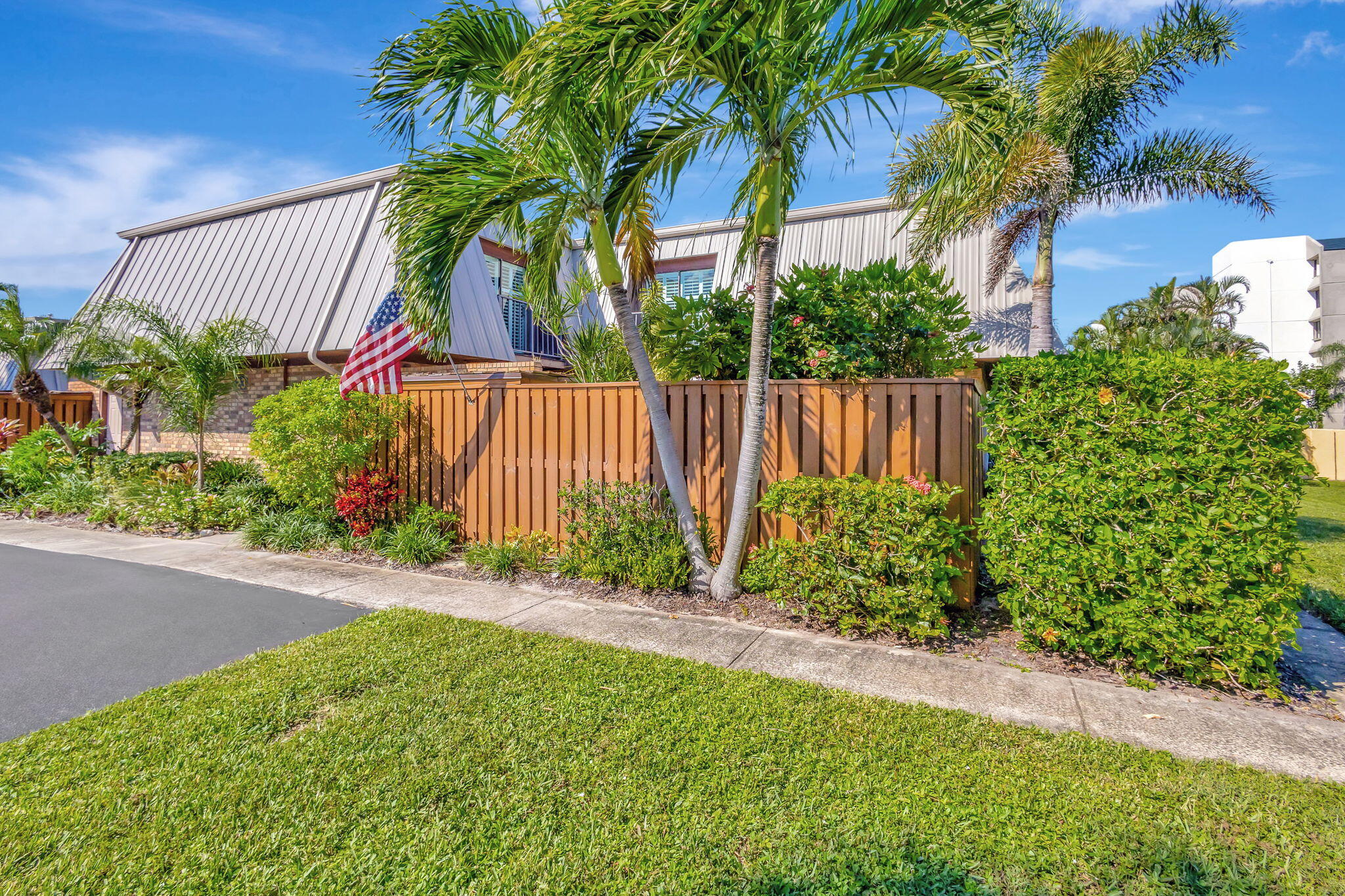 1420 Ocean Way, Unit 23B Jupiter, FL 33477 - Photo 2 of 37 a view of small garden