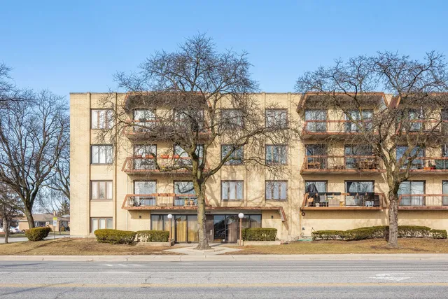 $344,900 | 7730 Dempster Street, Unit 406, Morton Grove, IL 60053