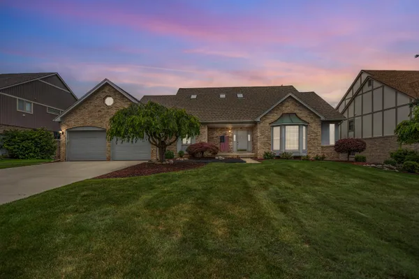 $590,000 | 37120 Turnburry Drive, Livonia, MI 48152