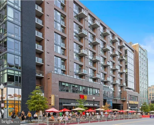 a view of tall buildings with a outdoor space
