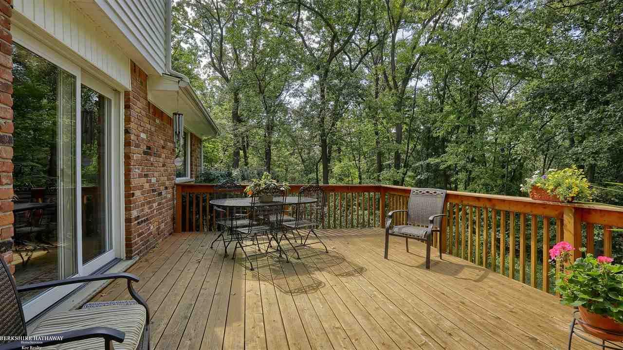 6010 Deguise Court Rochester, MI 48306 - Photo 27 of 31 Deck