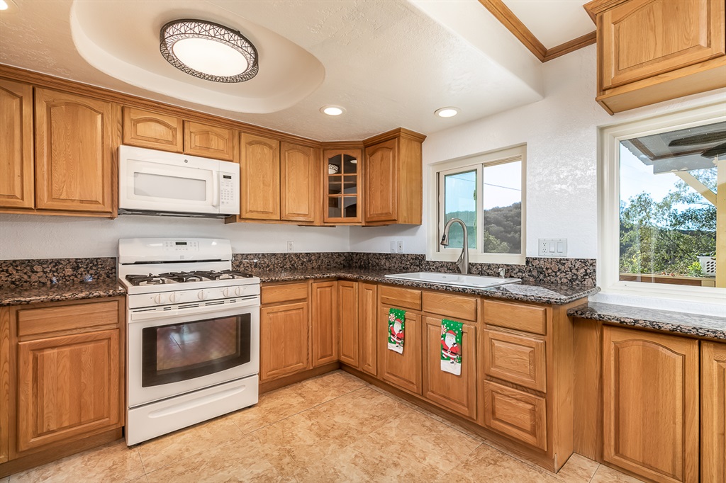 1536 Casa De Roca Way Alpine, CA 91901 - Photo 8 of 23 Gallery Image 8