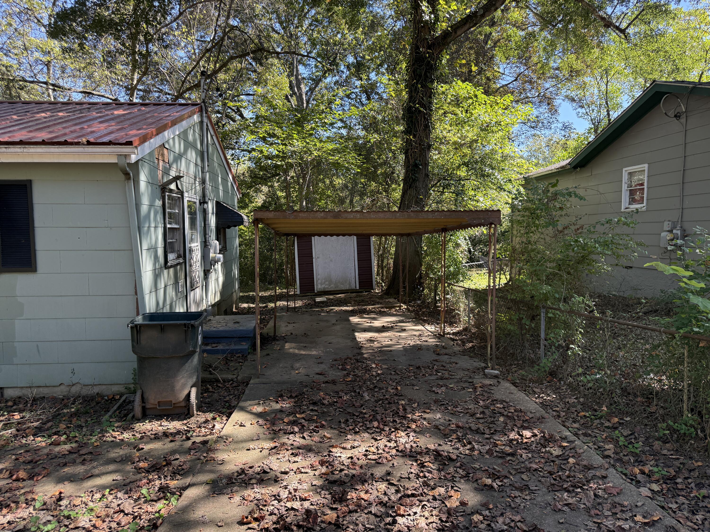 5220 Fagan Street Chattanooga, TN 37410 - Photo 11 of 15 Right Side
