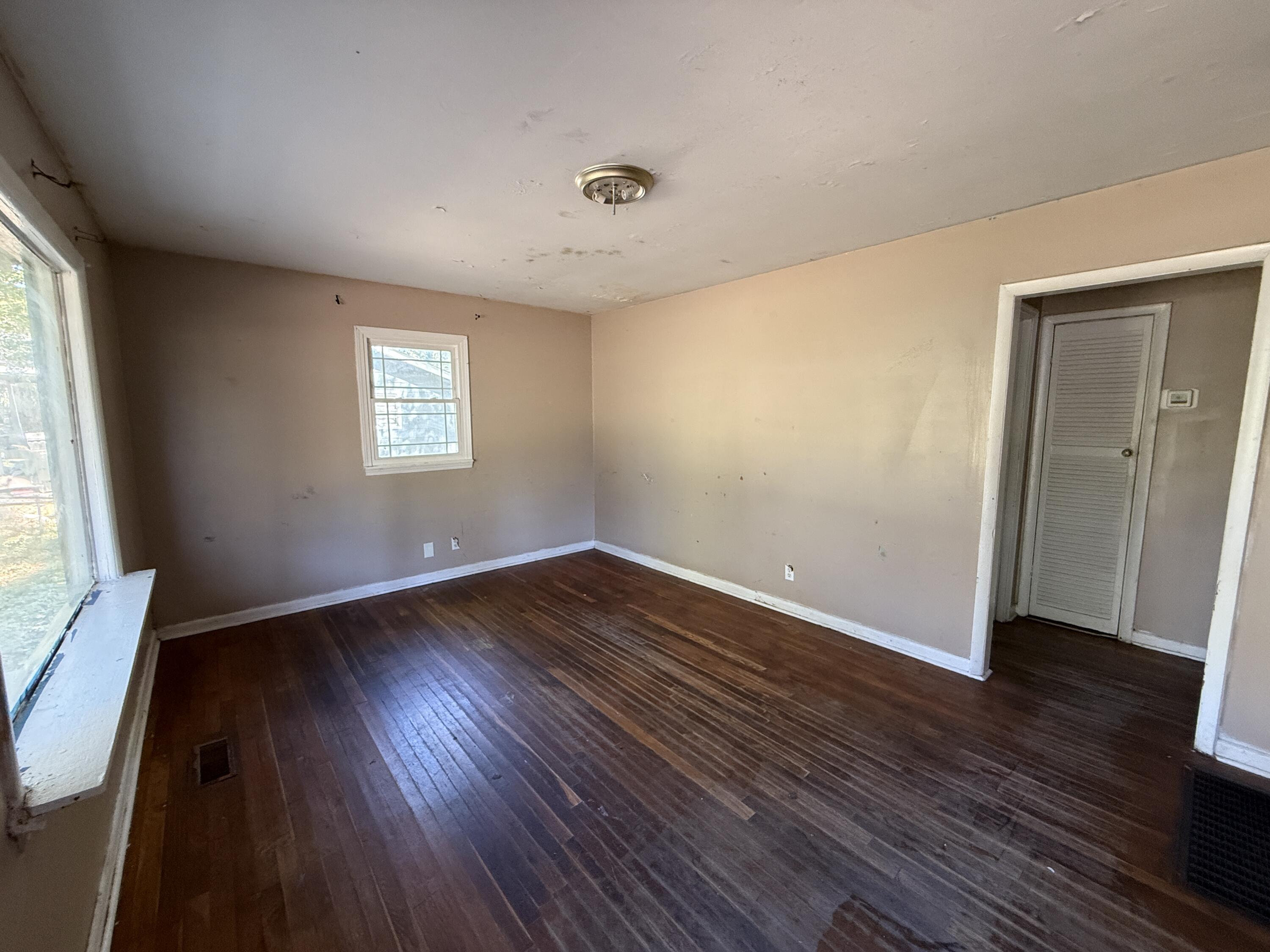 5220 Fagan Street Chattanooga, TN 37410 - Photo 4 of 15 Living Room