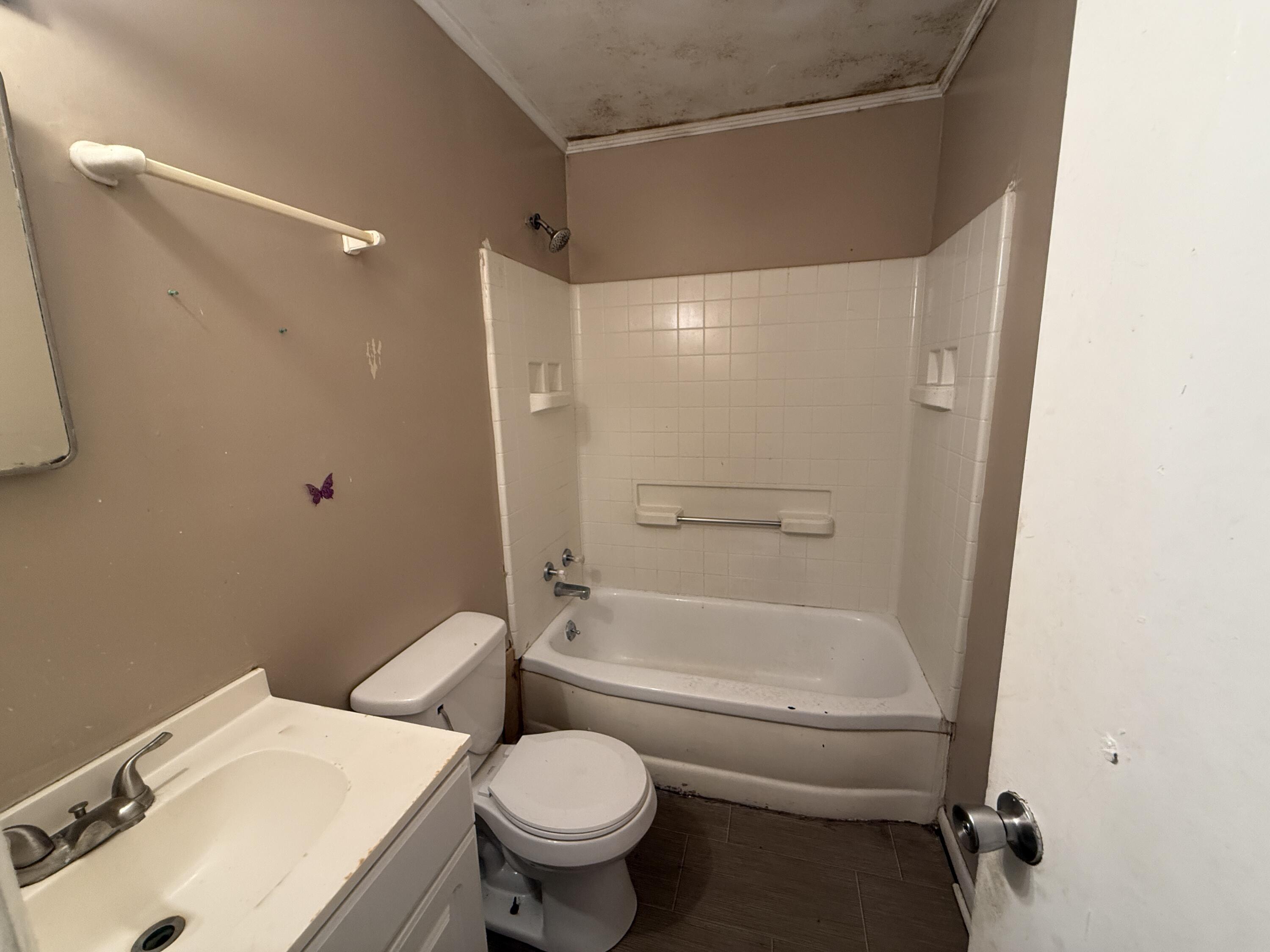 5220 Fagan Street Chattanooga, TN 37410 - Photo 9 of 15 Hall Bath