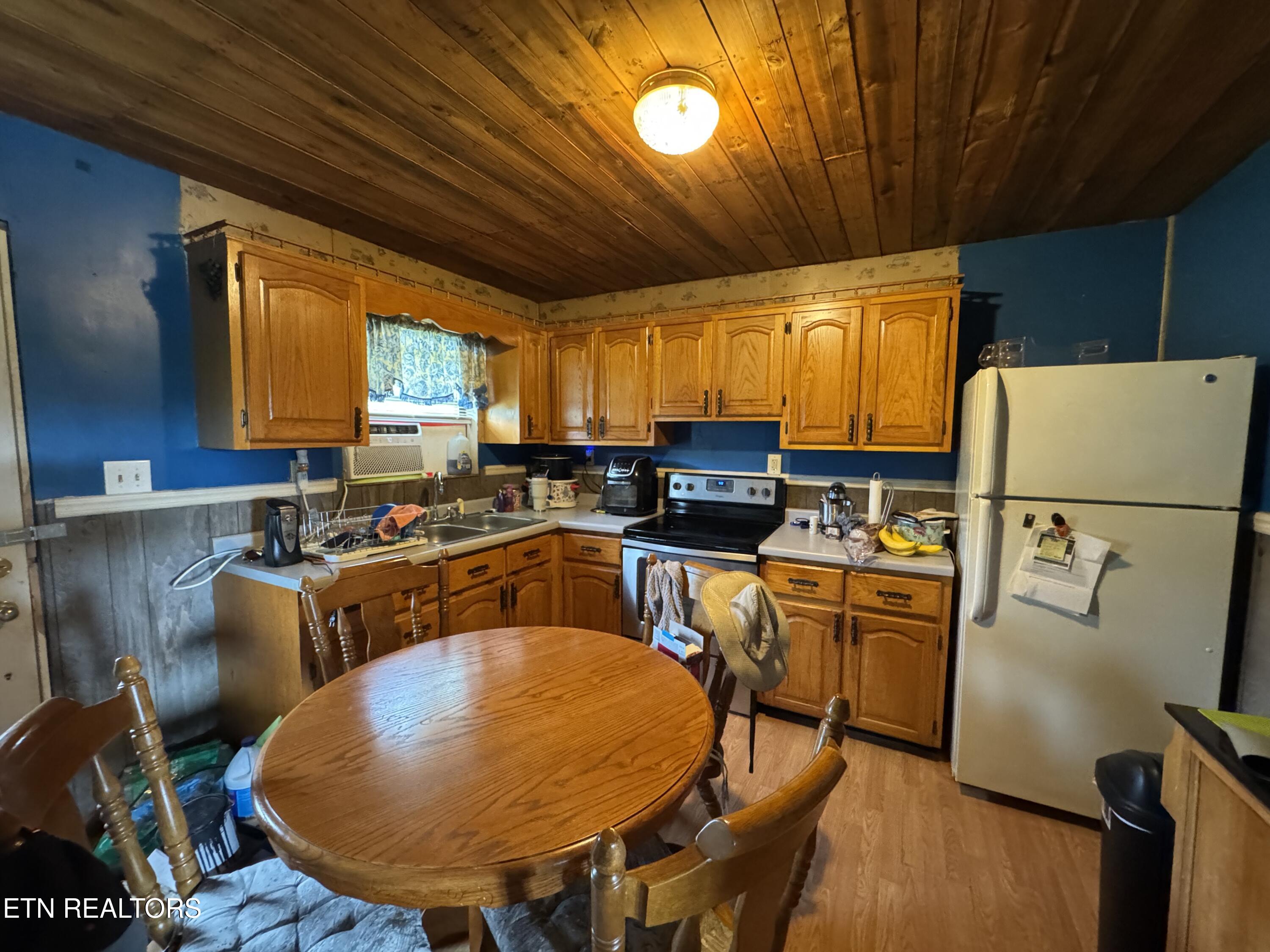 6554 Grave Hill Road Oneida, TN 37841 - Photo 14 of 40 IMG_8170