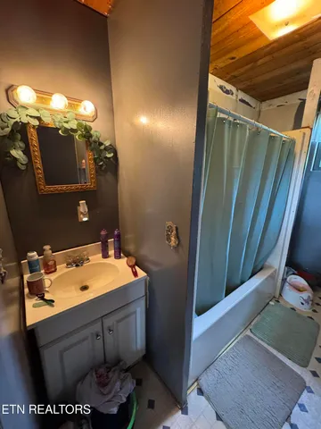 $250,000 | 6554 Grave Hill Road, Oneida, TN 37841