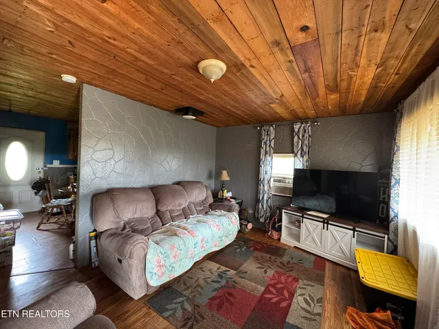 $250,000 | 6554 Grave Hill Road, Oneida, TN 37841