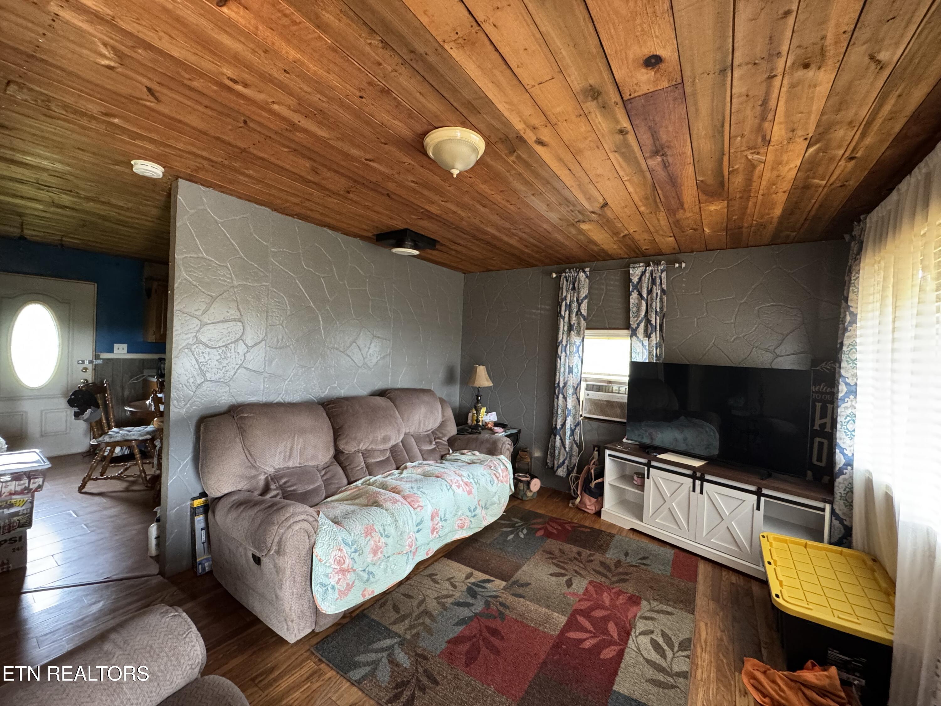 6554 Grave Hill Road Oneida, TN 37841 - Photo 7 of 40 IMG_8187