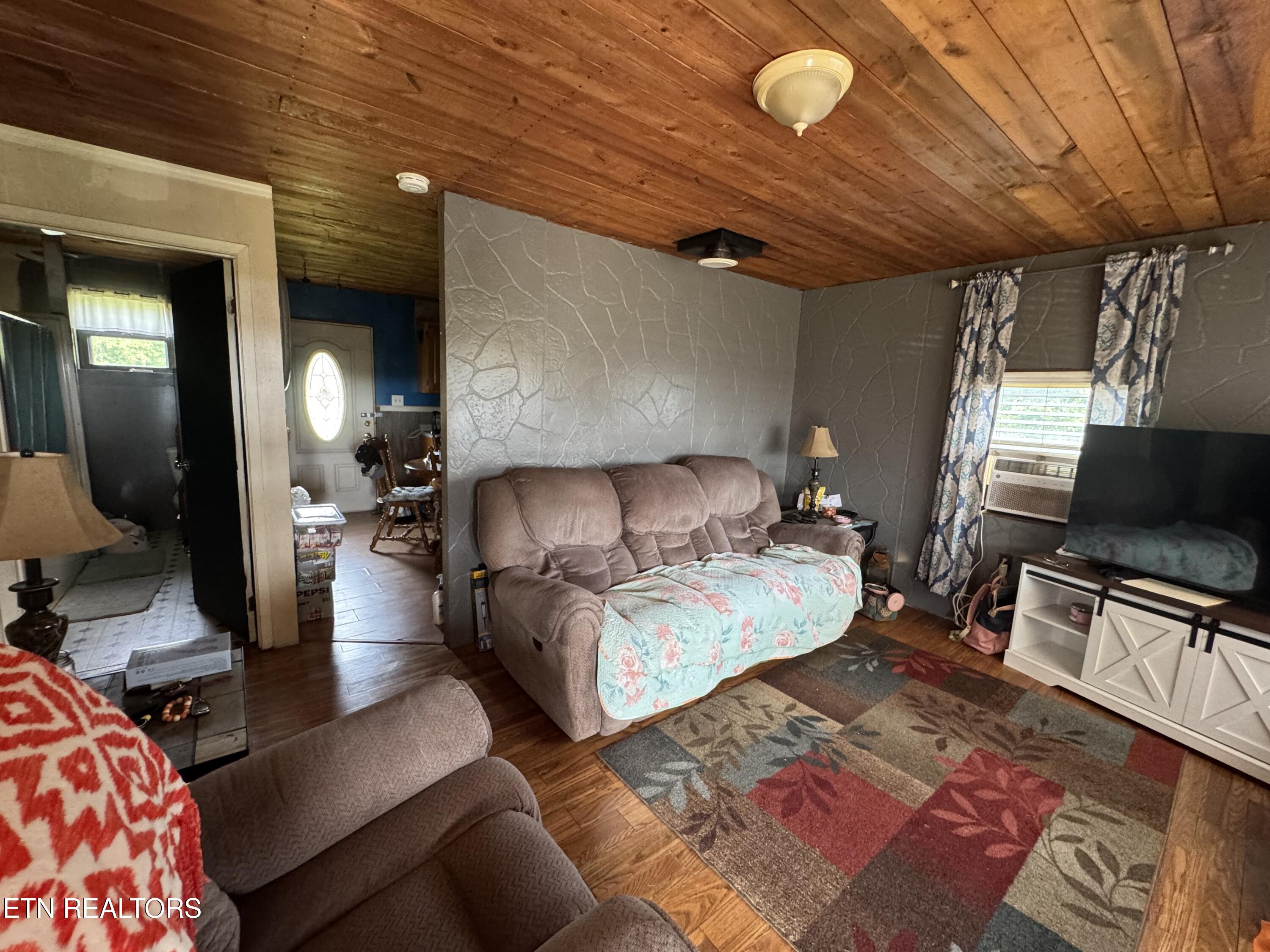 6554 Grave Hill Road Oneida, TN 37841 - Photo 8 of 40 IMG_8186