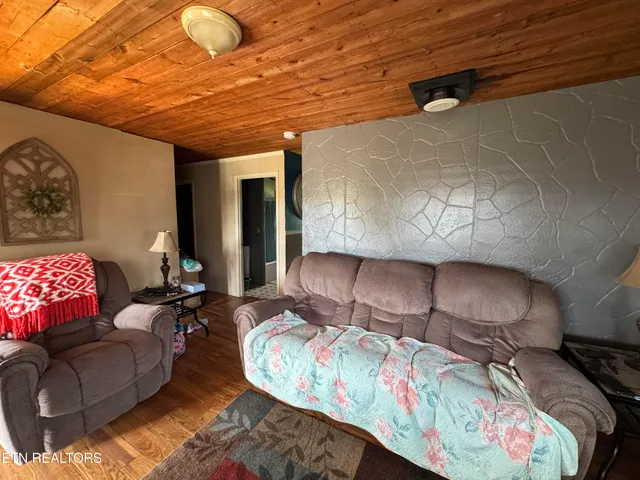 $250,000 | 6554 Grave Hill Road, Oneida, TN 37841