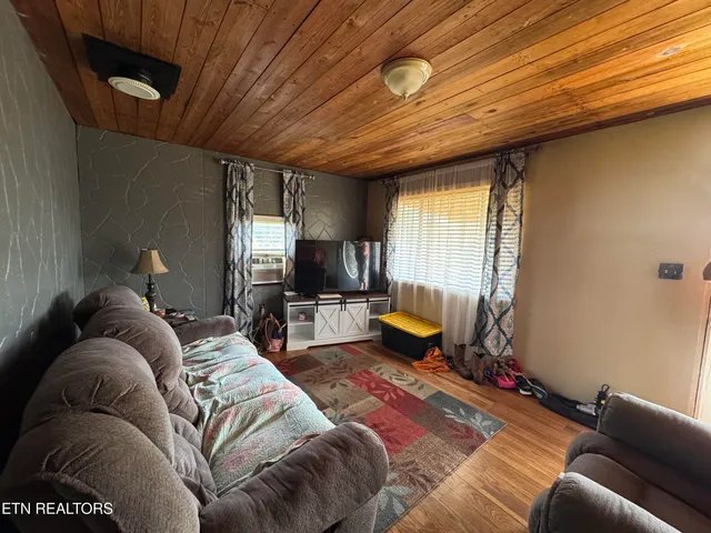 $250,000 | 6554 Grave Hill Road, Oneida, TN 37841