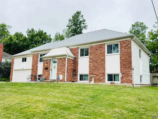 $275,000 | 3013 Southwest Atwood Avenue, Topeka, KS 66614