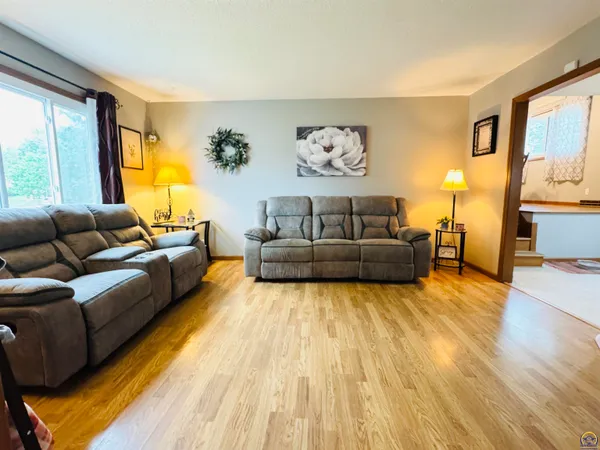 $275,000 | 3013 Southwest Atwood Avenue, Topeka, KS 66614