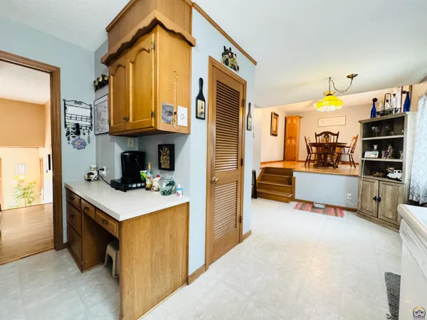 $275,000 | 3013 Southwest Atwood Avenue, Topeka, KS 66614