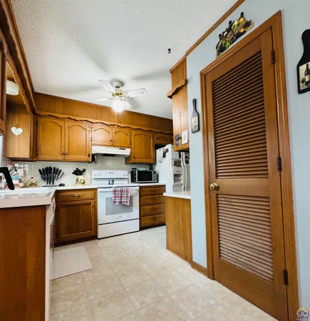 $275,000 | 3013 Southwest Atwood Avenue, Topeka, KS 66614