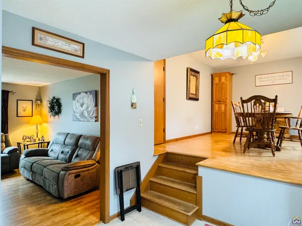 $275,000 | 3013 Southwest Atwood Avenue, Topeka, KS 66614