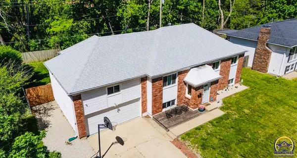 $275,000 | 3013 Southwest Atwood Avenue, Topeka, KS 66614