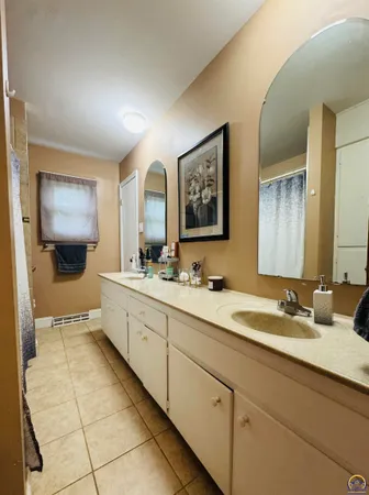 $275,000 | 3013 Southwest Atwood Avenue, Topeka, KS 66614
