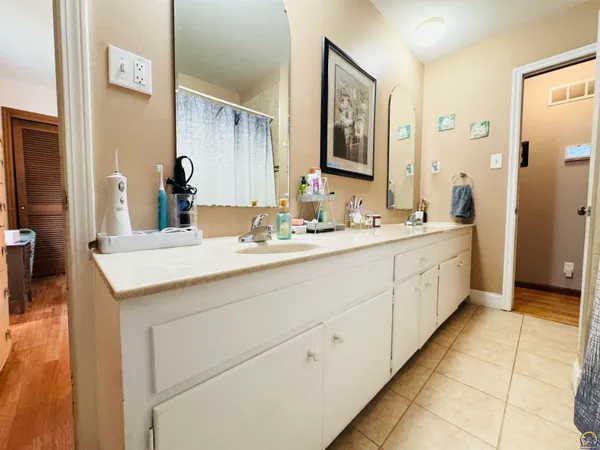 $275,000 | 3013 Southwest Atwood Avenue, Topeka, KS 66614