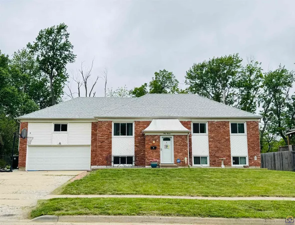 $275,000 | 3013 Southwest Atwood Avenue, Topeka, KS 66614