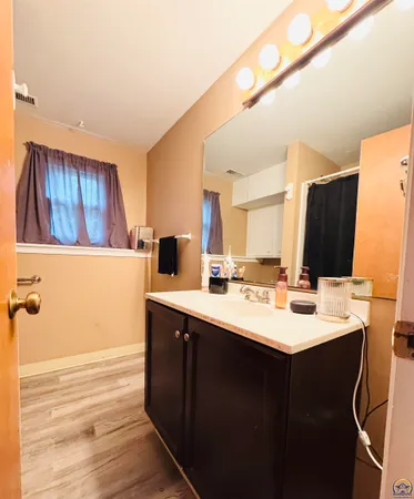$275,000 | 3013 Southwest Atwood Avenue, Topeka, KS 66614