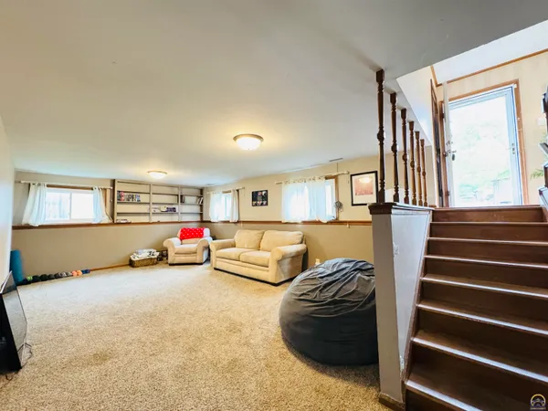 $275,000 | 3013 Southwest Atwood Avenue, Topeka, KS 66614