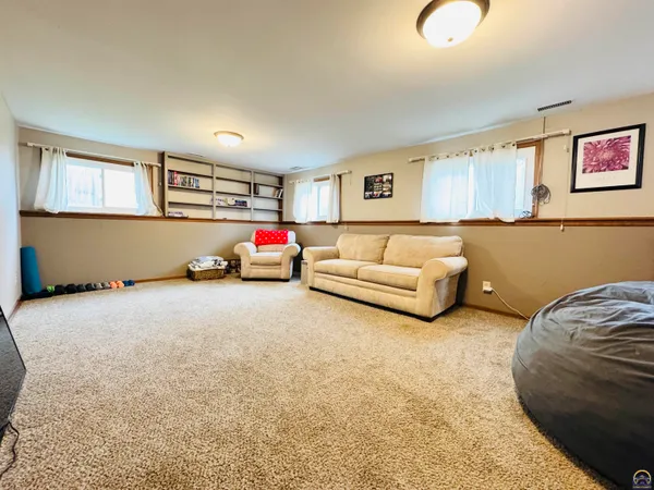 $275,000 | 3013 Southwest Atwood Avenue, Topeka, KS 66614