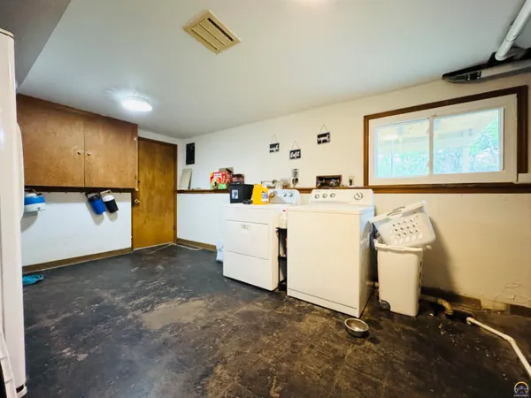 $275,000 | 3013 Southwest Atwood Avenue, Topeka, KS 66614