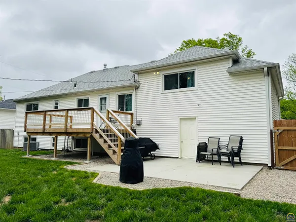 $275,000 | 3013 Southwest Atwood Avenue, Topeka, KS 66614