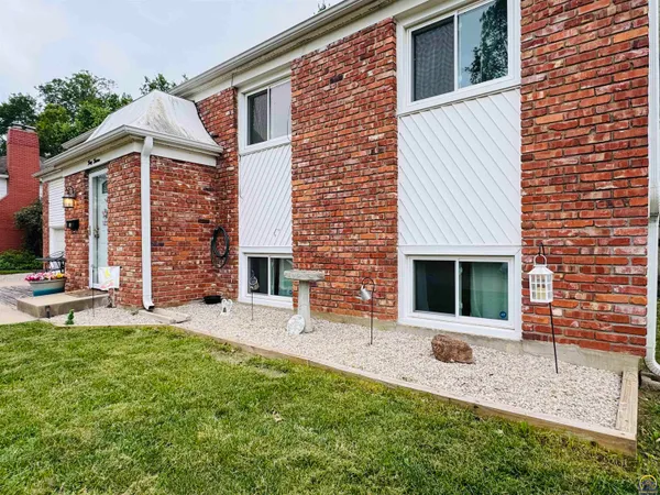 $275,000 | 3013 Southwest Atwood Avenue, Topeka, KS 66614