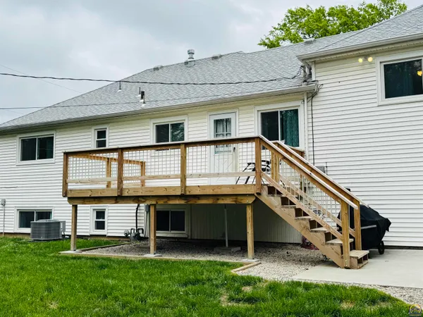 $275,000 | 3013 Southwest Atwood Avenue, Topeka, KS 66614