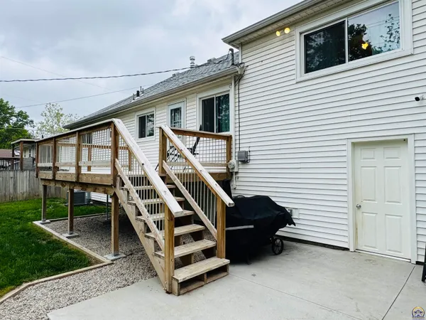$275,000 | 3013 Southwest Atwood Avenue, Topeka, KS 66614