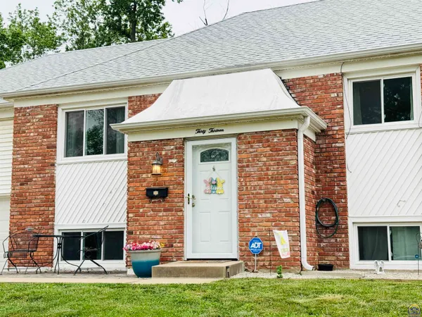 $275,000 | 3013 Southwest Atwood Avenue, Topeka, KS 66614