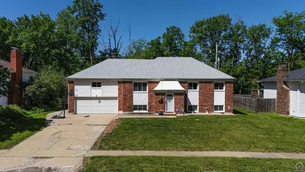 $275,000 | 3013 Southwest Atwood Avenue, Topeka, KS 66614