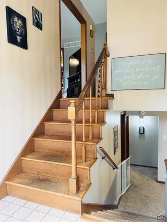 $275,000 | 3013 Southwest Atwood Avenue, Topeka, KS 66614
