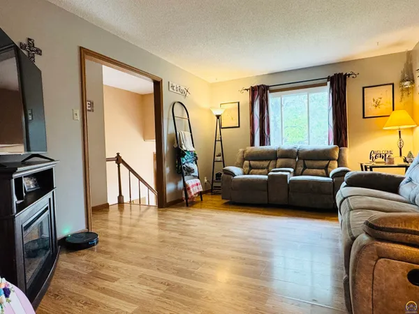 $275,000 | 3013 Southwest Atwood Avenue, Topeka, KS 66614