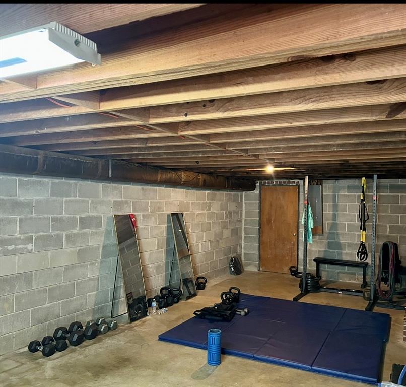 3061 General Lee Road Macon, GA 31204 - Photo 26 of 27 a room with gym equipment