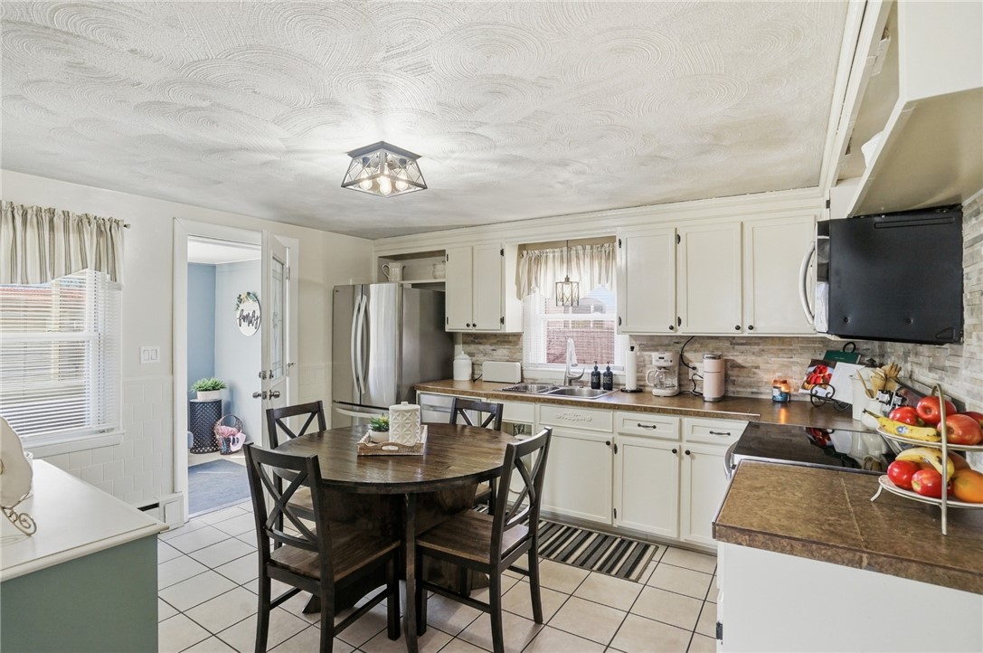 514 Killingly Street Johnston, RI 02919 - Photo 5 of 41