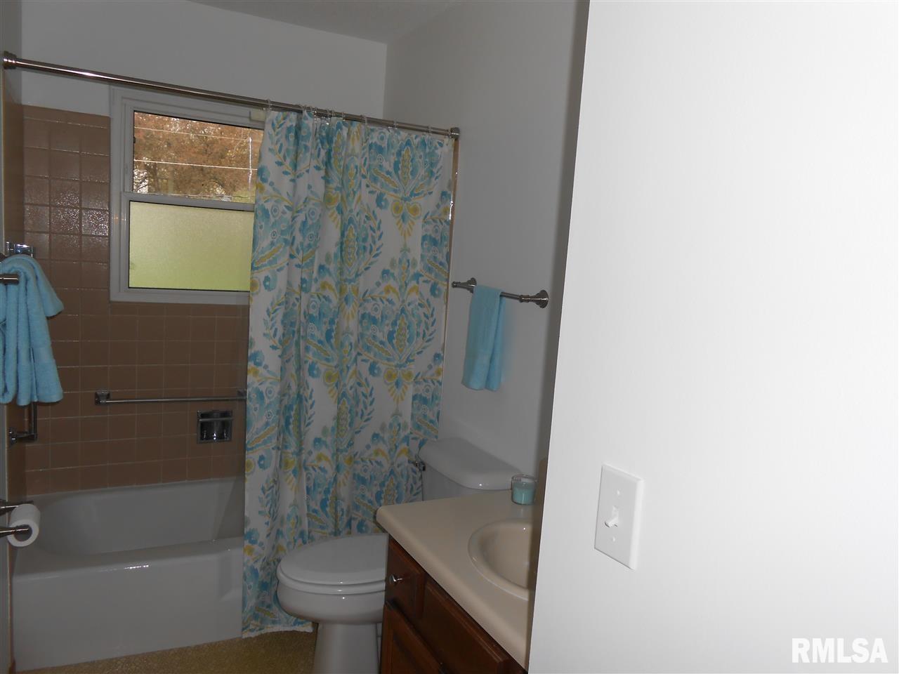 3328 Fairhaven Road Davenport, IA 52807 - Photo 12 of 24 Gallery Image 12