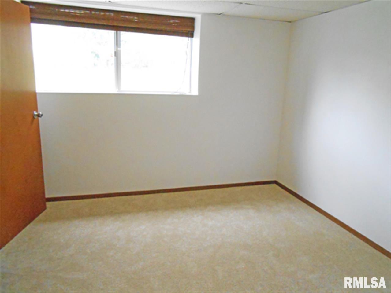 3328 Fairhaven Road Davenport, IA 52807 - Photo 14 of 24 Gallery Image 14