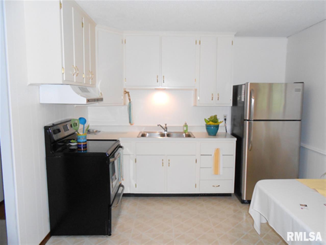 3328 Fairhaven Road Davenport, IA 52807 - Photo 5 of 24 Gallery Image 5