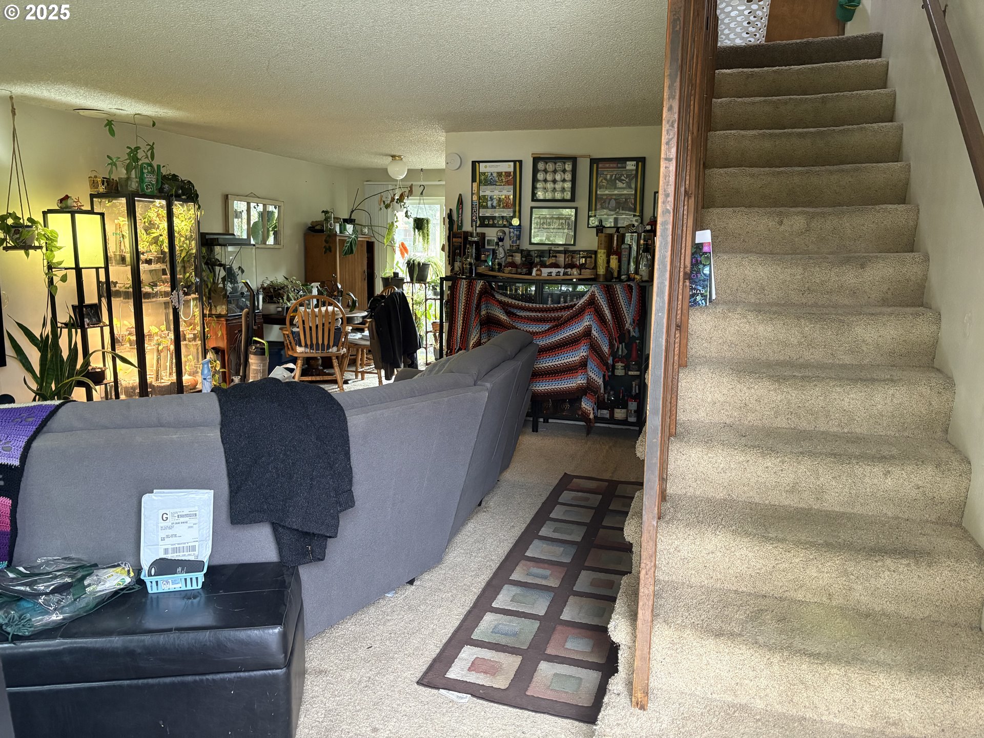 3460 Oxbow Way Eugene, OR 97401 - Photo 10 of 17 a living room with furniture